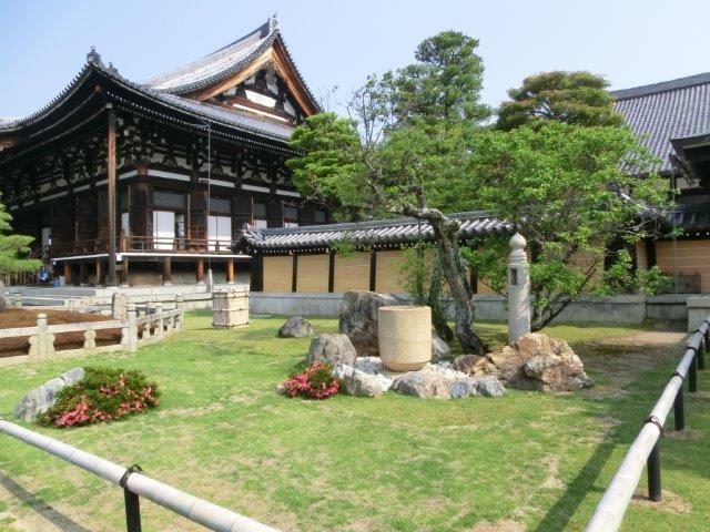 黒谷「金戒光明寺」を訪ねて～朝がゆの集いと文化財特別鑑賞～（後編）へ: 古寺とお城の旅日記